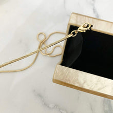 Load image into Gallery viewer, Pearl Acrylic Clutch/Purse